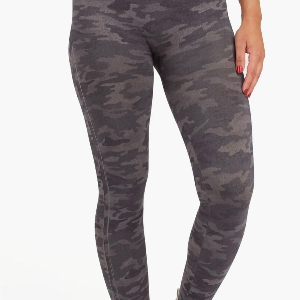 Spanx Look at Me Now Seamless Leggings Small